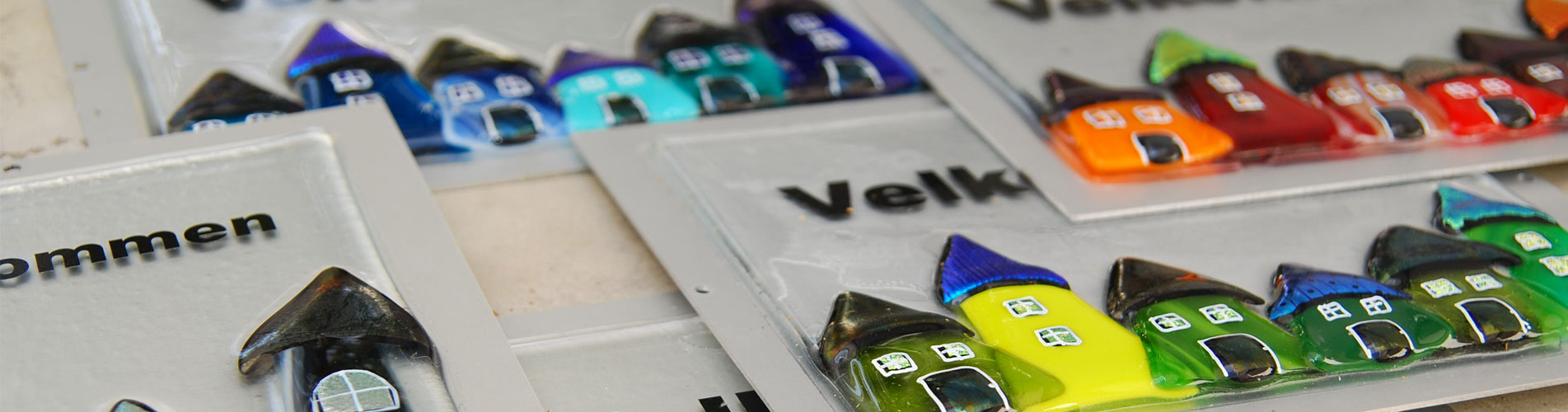 Velkommenskilt i glas